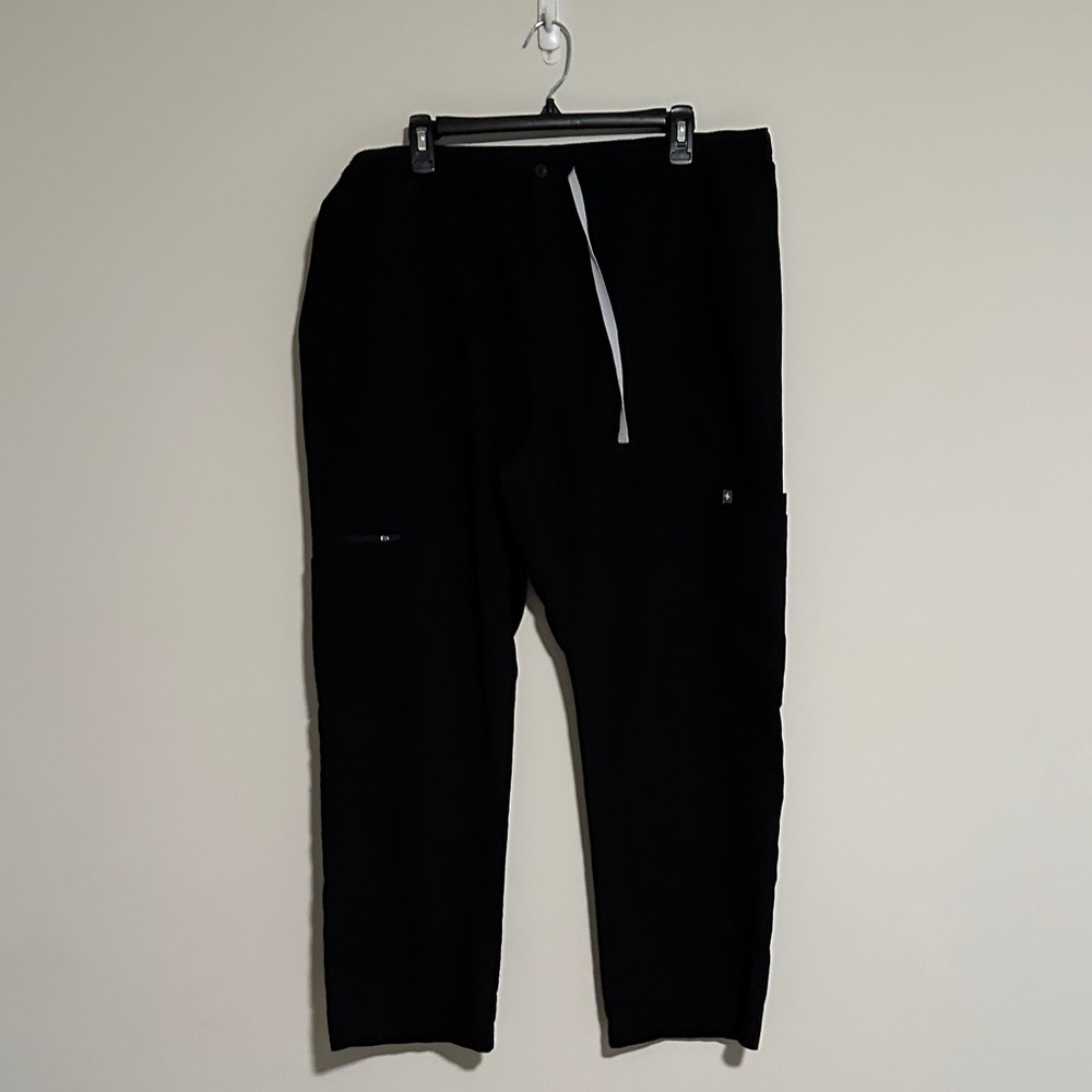 Figs Men's Black Cairo Cargo Scrub Pants